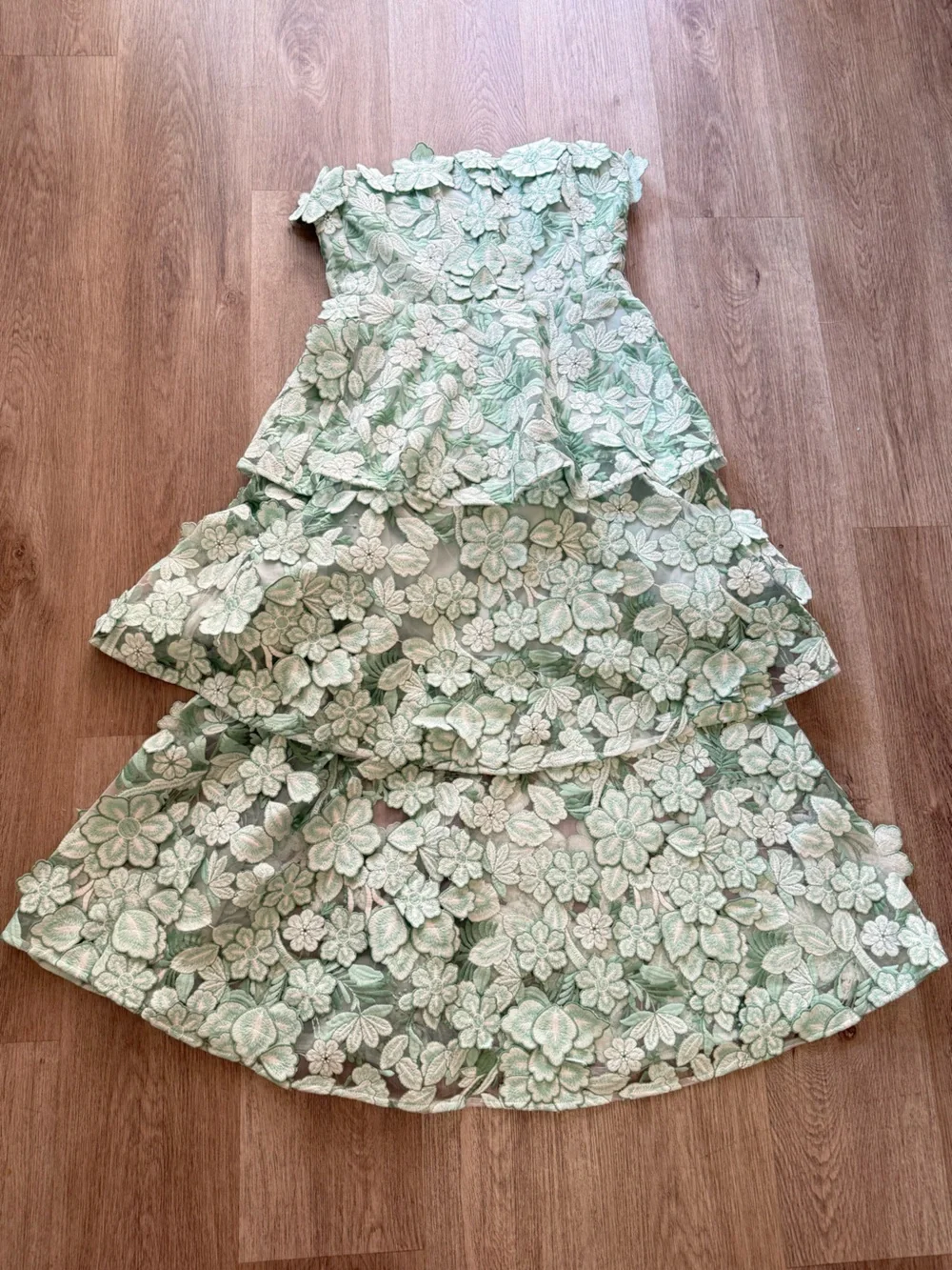 elliatt roseate green 3d floral lace applique strapless tiered maxi dress large - Picture 8 of 14